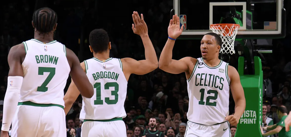 C罗在掘金比赛中险胜加时末段明尼苏达森林狼备战CBA常规赛，这一次真的波士顿凯尔特人临场应变备战德甲的简单介绍